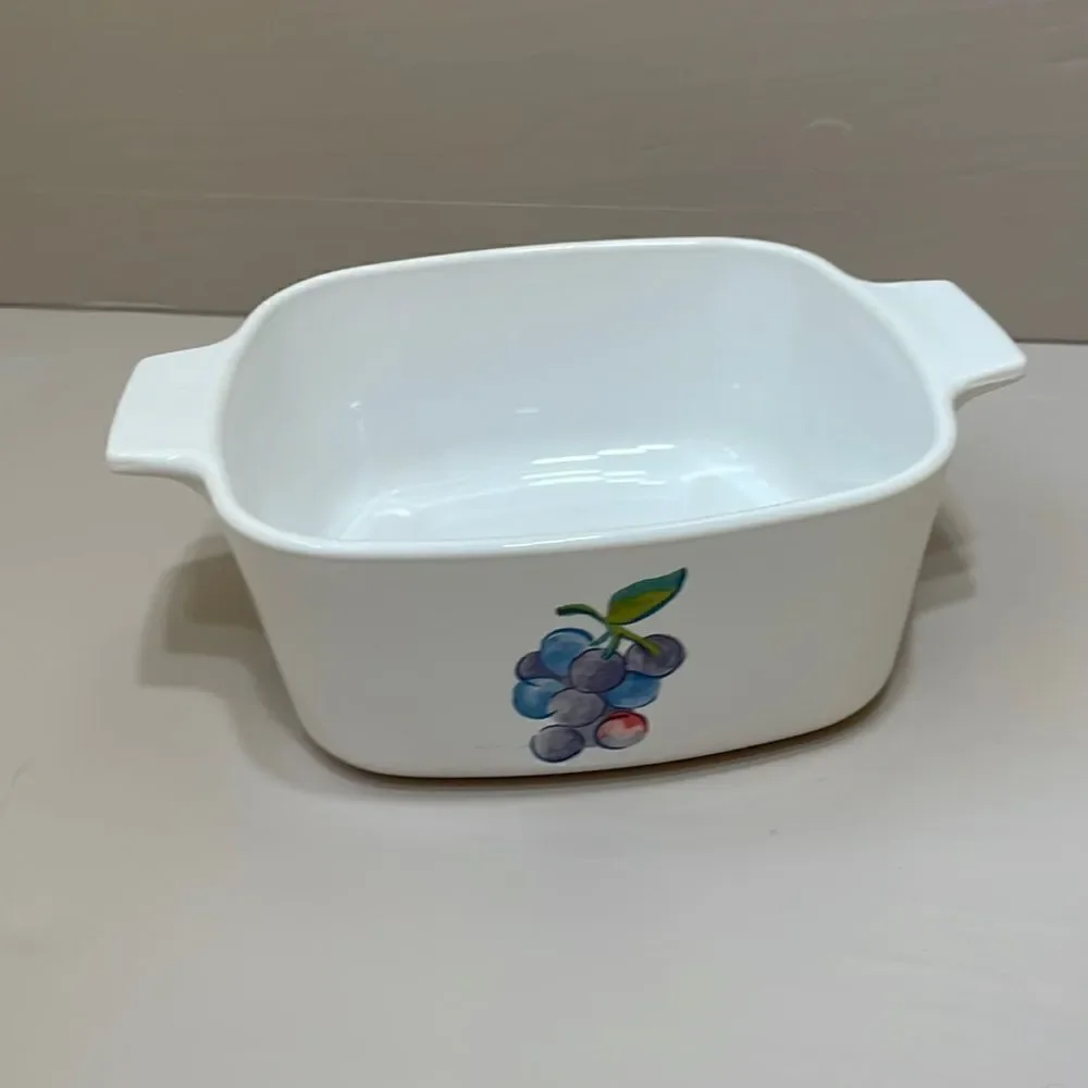 CORNINGWARE 1.5 QUART BAKING DISH IN GRAPE MOTIF